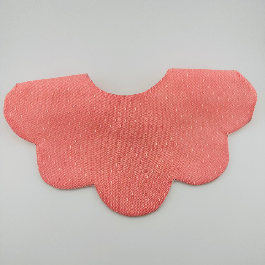 Scalloped Baby Bib – Pink